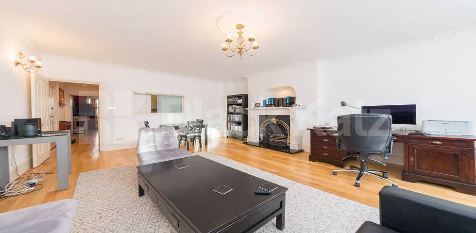 			1 Bedroom, 1 bath, 1 reception Apartment			 Broadhurst Gardens, WEST HAMPSTEAD